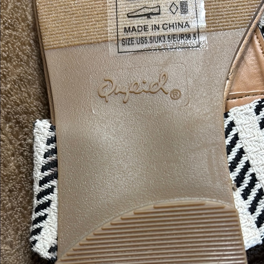 Qupid Black and White Striped Sandals - Picture 7 of 13